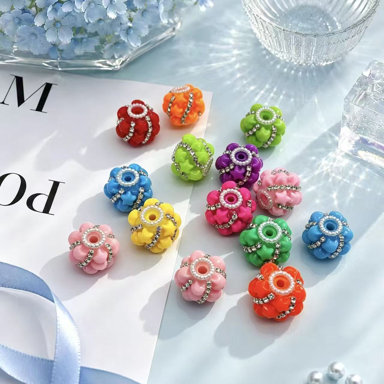 Heavy weight jelly-colored diamond-studded flower-shaped bead string. Suitable for stringing pens, mobile phone chains, keychains, DIY accessories.