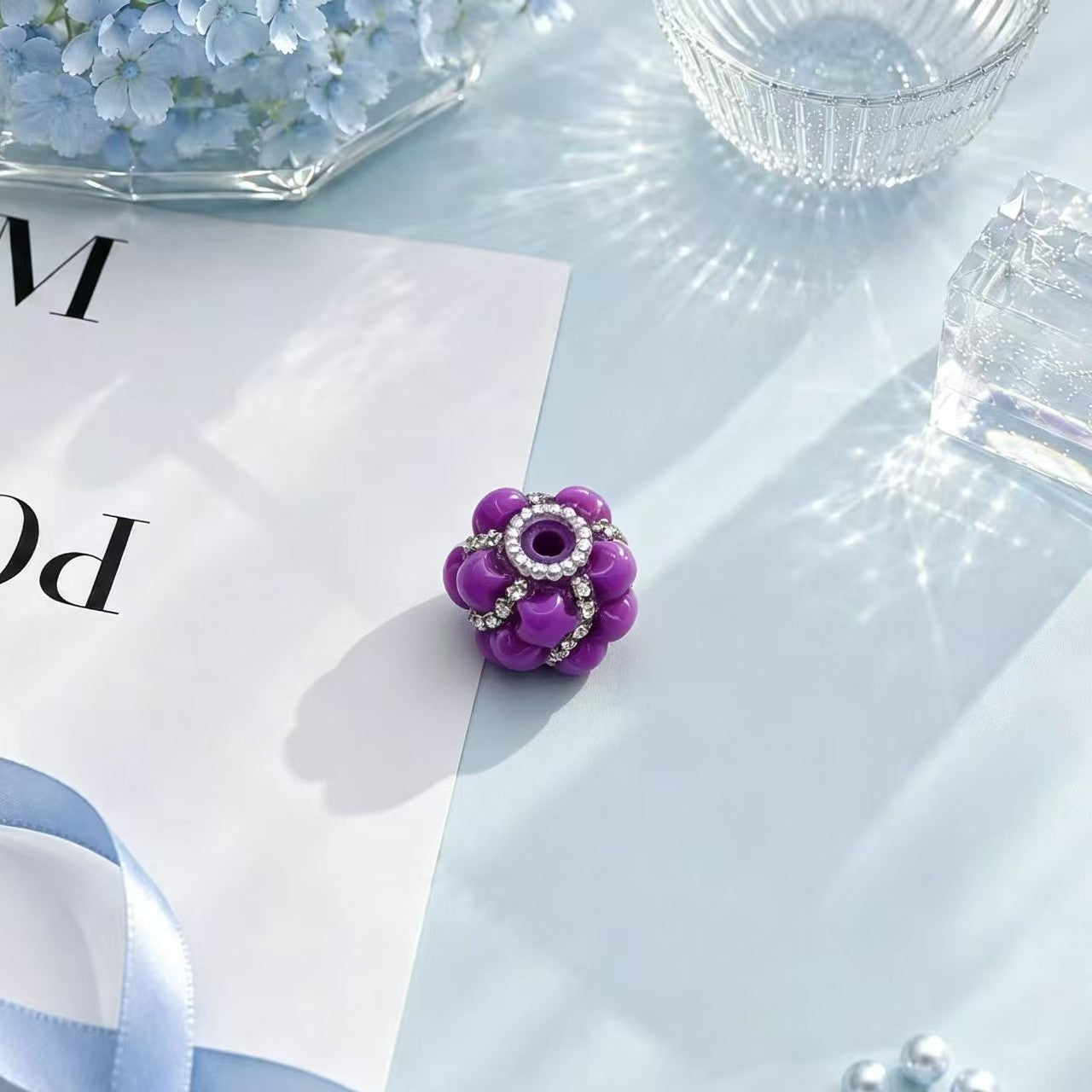 Heavy weight jelly-colored diamond-studded flower-shaped bead string. Suitable for stringing pens, mobile phone chains, keychains, DIY accessories.