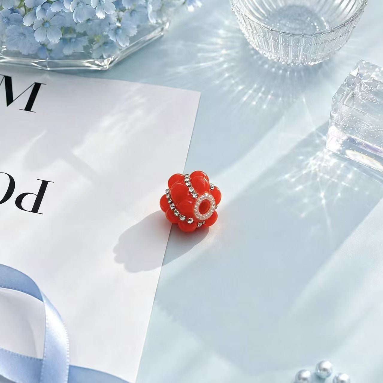 Heavy weight jelly-colored diamond-studded flower-shaped bead string. Suitable for stringing pens, mobile phone chains, keychains, DIY accessories.