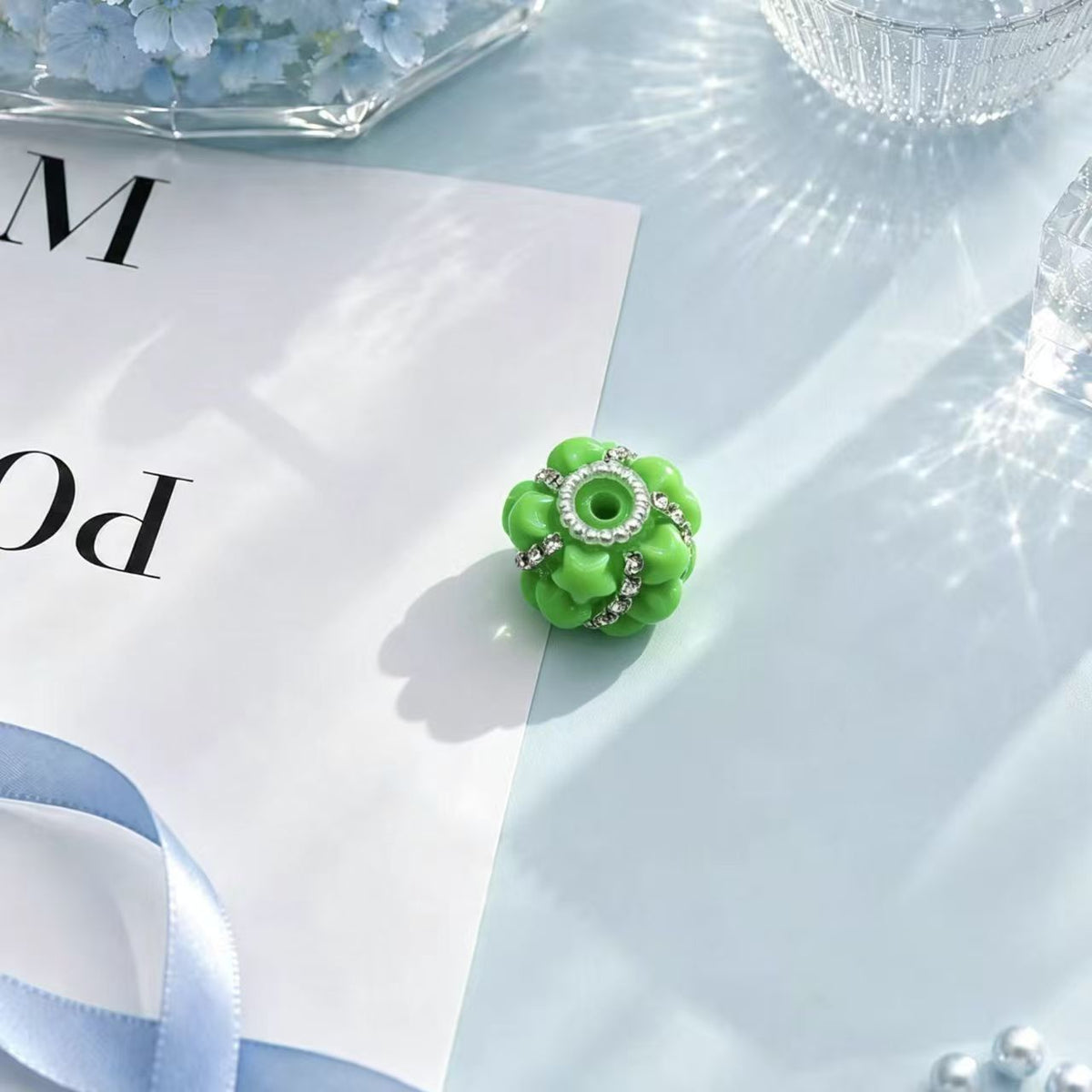 Heavy weight jelly-colored diamond-studded flower-shaped bead string. Suitable for stringing pens, mobile phone chains, keychains, DIY accessories.